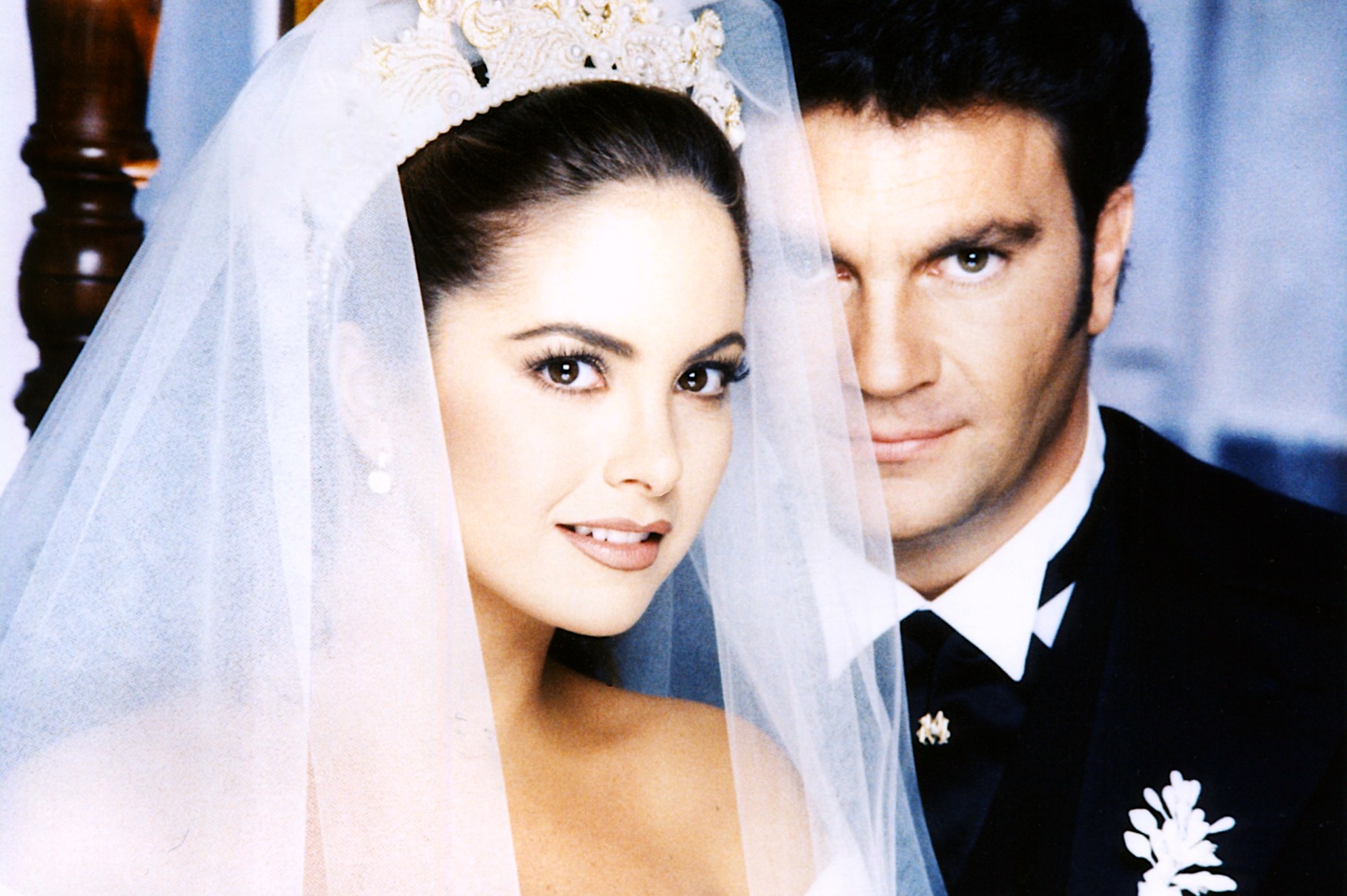 El 18 de enero de 1997 Lucero y Manuel Mijares sellaron su amor en una increíble boda.
