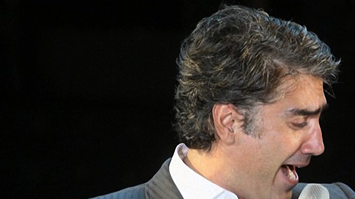 Alejandro Fernández asegura que su padre odiaba viajar en avión.