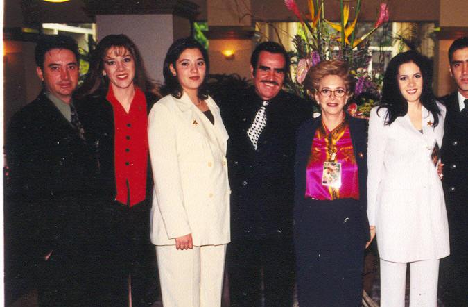 Vicente Fernández y su familia.