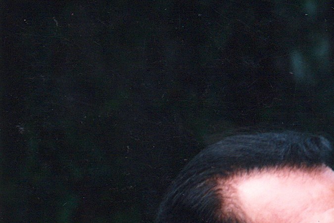 Alejandro Fernández posando al lado Vicente Fernández.