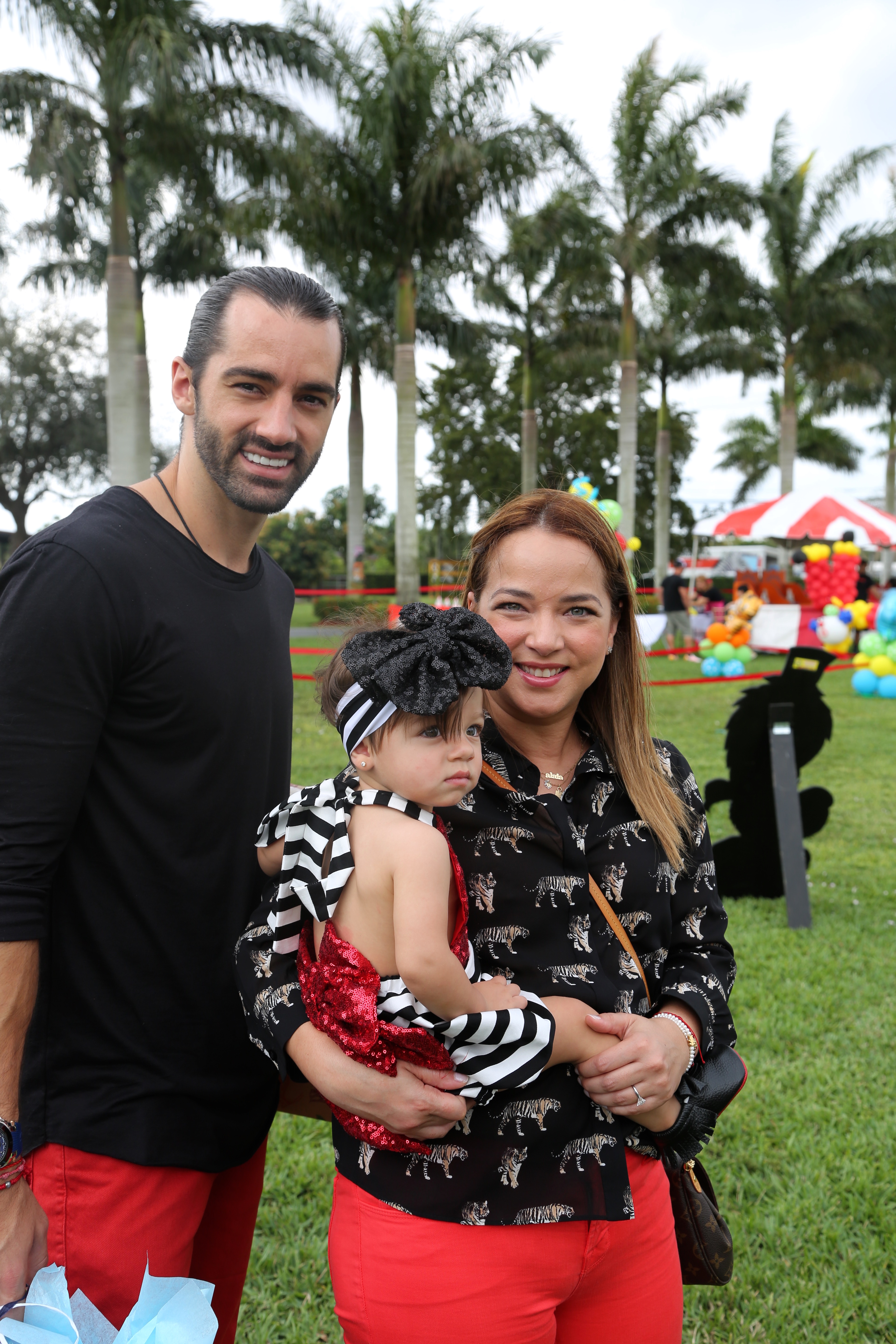 Adamari López, Toni Costa y su hija, Alaïa.