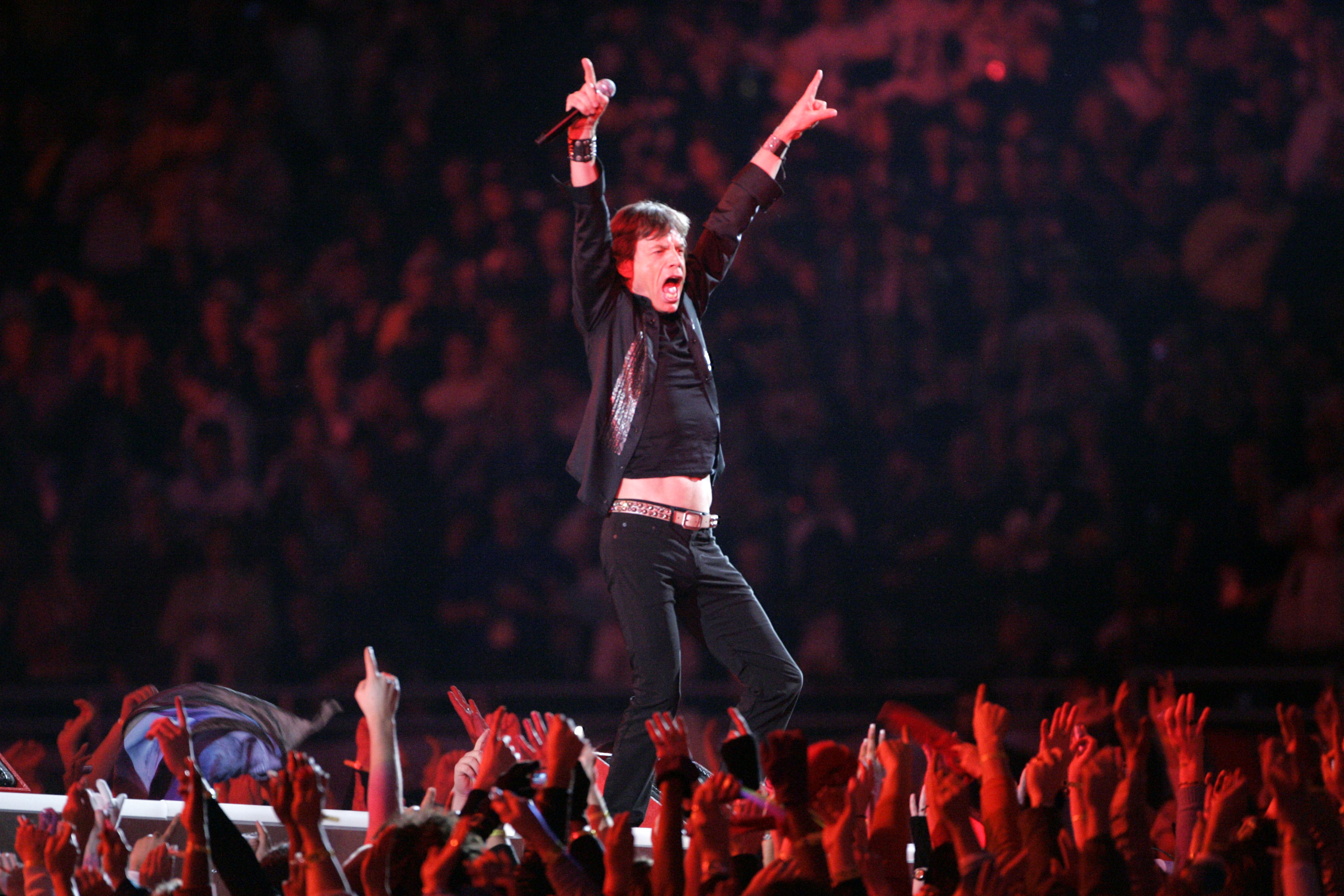 Mick Jagger de los Rolling Stones durante el espectáculo de medio tiempo del partido de fútbol americano Super Bowl, febrero de 2006, en Detroit.