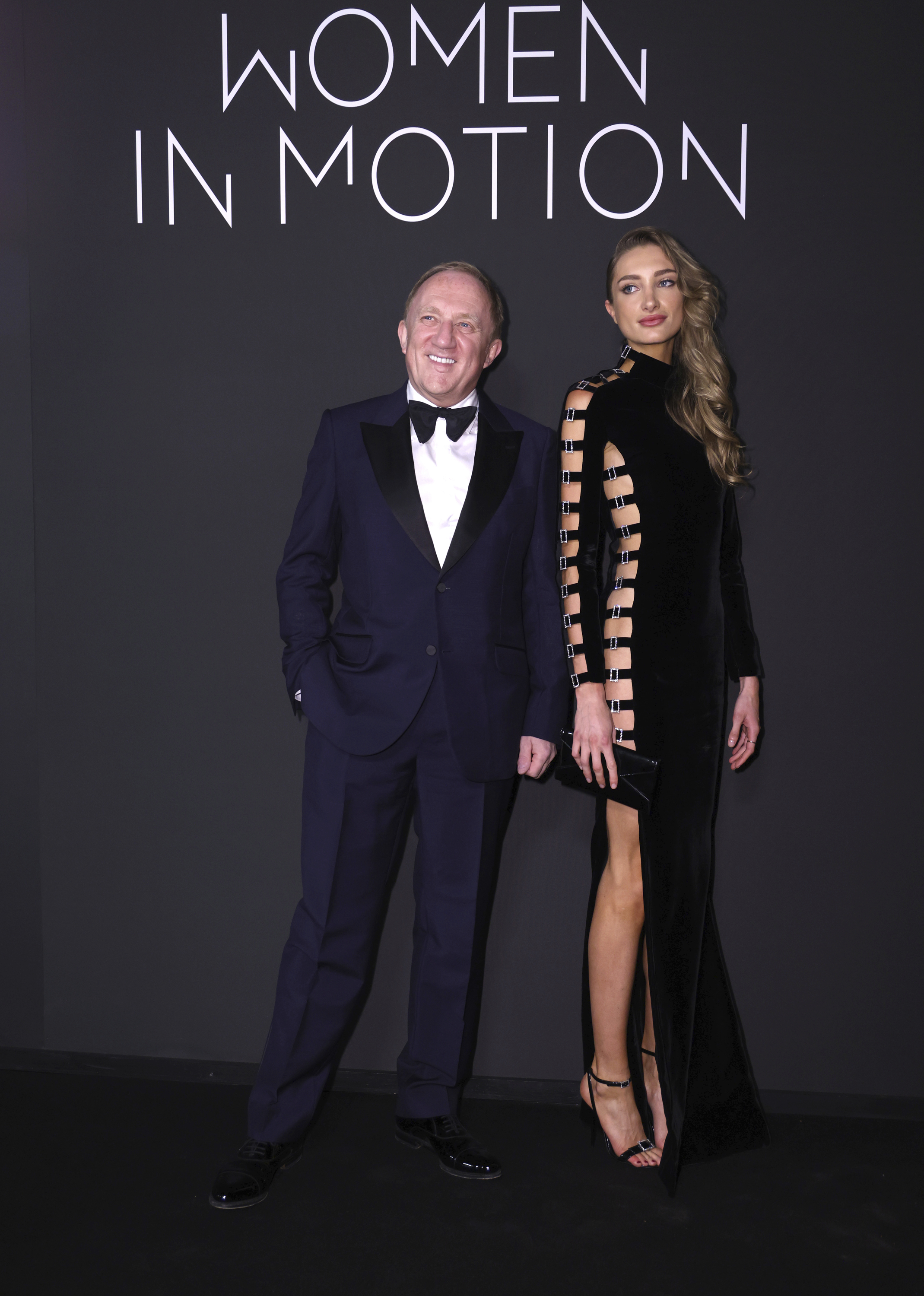 François-Henri Pinault y su hija Mathilde Pinault posan para los fotógrafos a su llegada a los premios Women in Motion Awards en mayo de 2022.