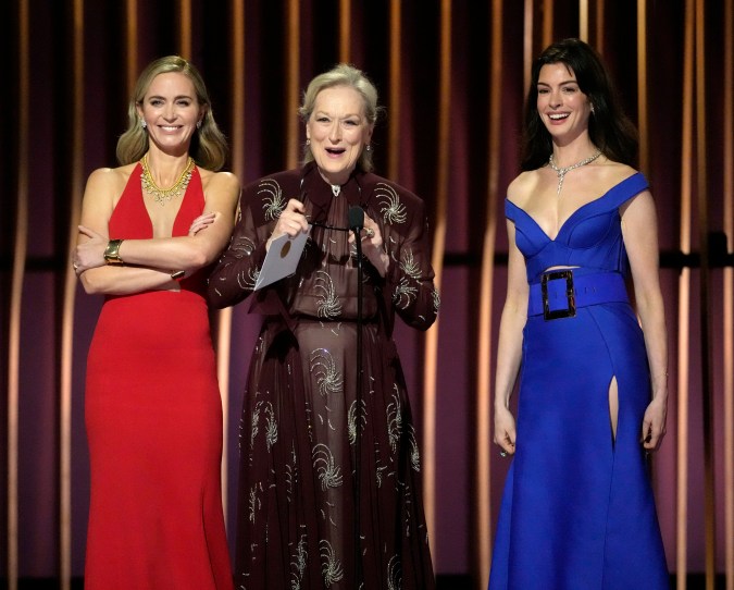 Emily Blunt, Meryl Streep y Anne Hathaway en los Screen Actors Guild Awards el sábado 24 de febrero de 2024.