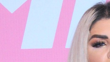 Alejandro Fernández da la patadita de la suerte a sus hijos Valentina y Emiliano Fernández, que se lanzan como cantantes bajo el nombre de Tinu X Emi con una presentación en un centro capitalino, a la que asistieron su abuela Doña Cuquita, su tío Vicente Fernández Jr con su novia Mariana González y su hermana América Fernández, entre otros/México, 31 de agosto 2023.