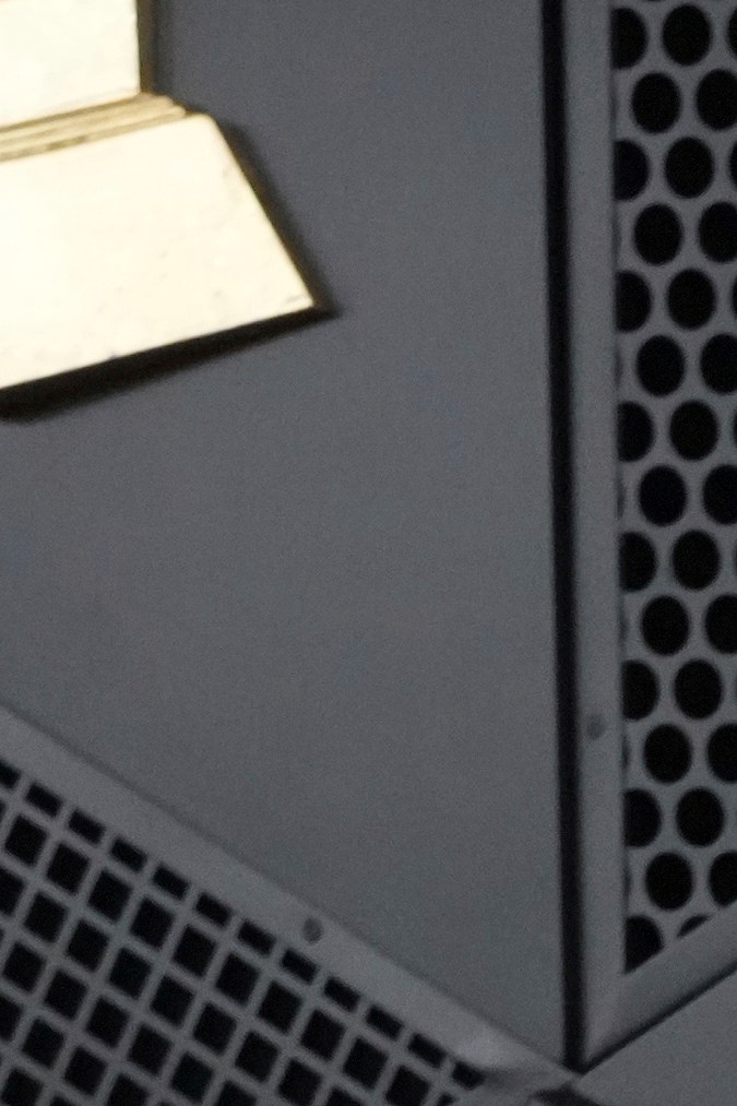 Dua Lipa en la alfombra roja de los Grammy 2024