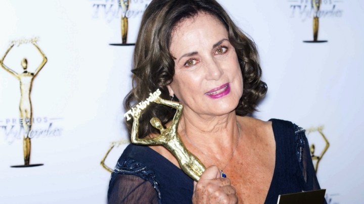 Helena Rojo es una de las ganadoras de la noche de Premios TVyNovelas/México, 26 de marzo 2017.