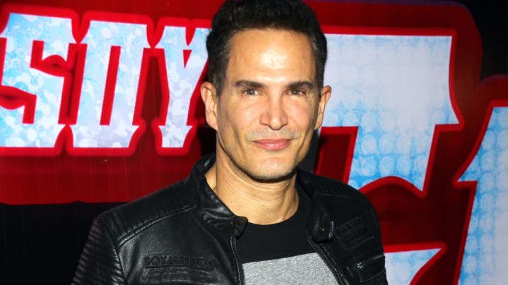 Julio Camejo en la alfombra roja de la celebración del octavo Aniversario de Fusiones Soy Grupero, programa de televisión dedicado a la música regional mexicana/México, 1 de diciembre 2021.