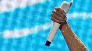 Karol G logra un lleno total en su primer concierto en el Estadio Azteca. La cantante visita la capital mexicana como parte de su gira "Mañana Será Bonito"/México, 8 de febrero 2024.