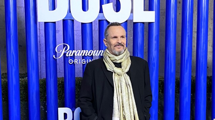 Miguel Bosé reaparece luego de la cirugía de hernia a la que se sometió para promocionar su bioserie "Bosé: Yo Seré", que estrena el próximo 3 de noviembre por Paramount +/México, 26 de octubre 2022.