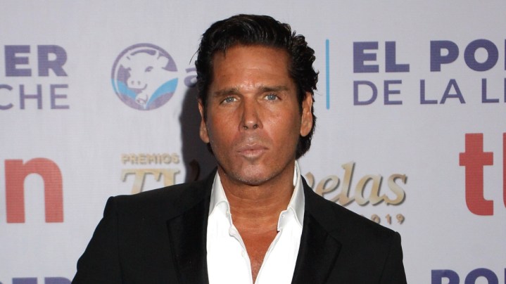 Roberto Palazuelos en la alfombra de los Premios TVyNovelas 2019, que reconoce lo mejor de las telenovelas y los shows de tv y digital/México, 10 de marzo 2019.