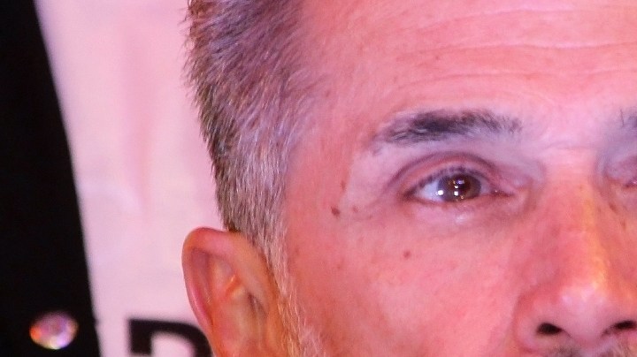 Sergio Mayer acompaña a Kimberly La Más Preciosa en una conferencia de prensa para anunciar que será nombrada “Reina Gay” en la Marcha del Orgullo que se realizará en junio/México, 19 de febrero 2024.