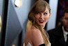 Taylor Swift deslumbró en la alfombra roja de los Grammy 2024