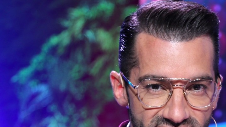 Toni Costa es uno de los jueces del concurso "Hoy Día Bailamos" en la pista de baile del matutino "Hoy Día" (Telemundo), que se acerca a sus primeras eliminaciones/Miami, 9 de febrero 2024.