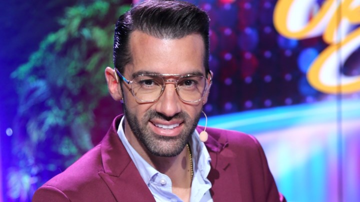 Toni Costa es uno de los jueces del concurso "Hoy Día Bailamos" en la pista de baile del matutino "Hoy Día" (Telemundo), que se acerca a sus primeras eliminaciones/Miami, 9 de febrero 2024.