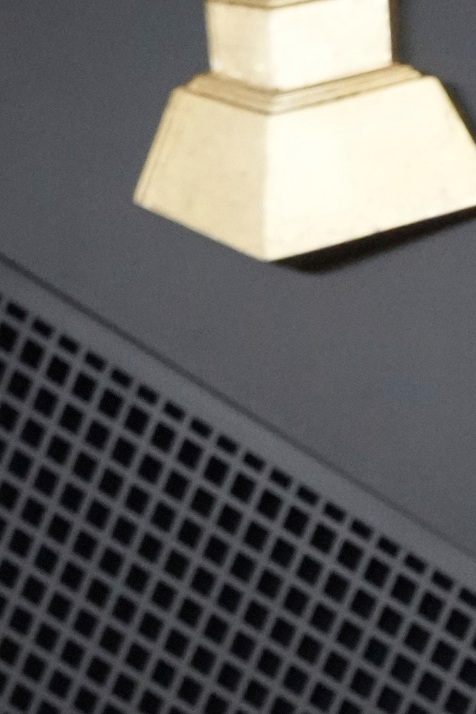 Victoria Monet en la alfombra roja de los Grammy 2024