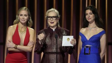 Emily Blunt, Meryl Streep y Anne Hathaway en los Screen Actors Guild Awards el sábado 24 de febrero de 2024.