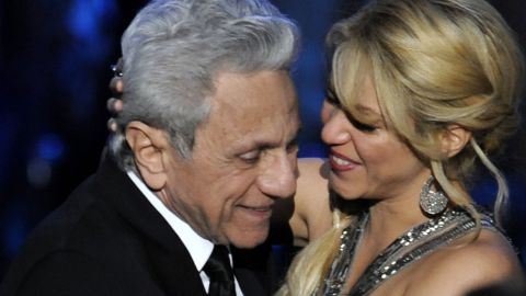 Shakira junto a su padre, William Mebarak. Créditos: Chris Pizzello/AP