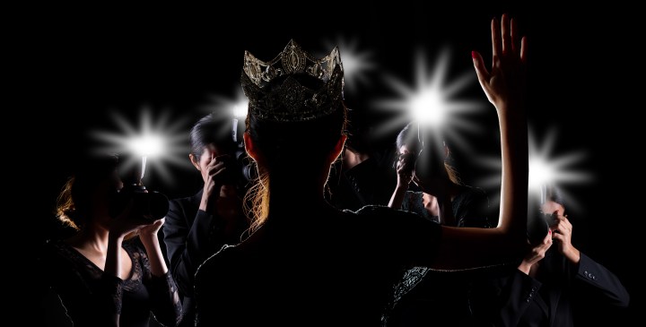 Karolina Shiino renunció a su título de Miss Japón