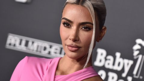 Hija mayor de Kim Kardashian, usó un polémico vestido que no fue del agrado del público.