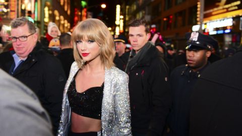 ¡Los pronósticos se cumplieron! Taylor Swift llegó al Super Bowl para alentar a su novio Travis Kelce
