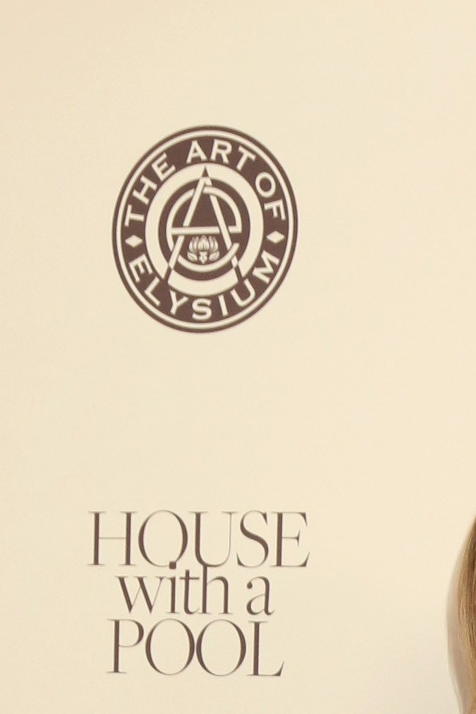 Caitlin O'Connor y Joe Manganiello en la Gala de “Art of Elysium HEAVEN” en el Teatro Wiltern el 6 de enero de 2024 en Los Ángeles, California.