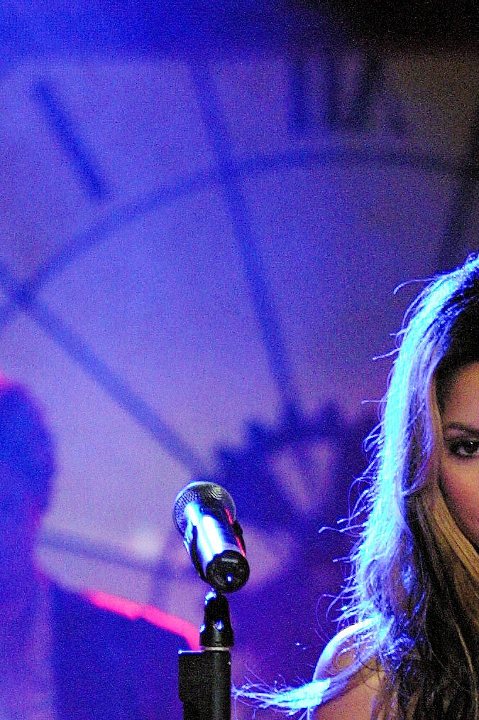 Entre sus looks, Shakira comenzó siendo una chica muy rockera.