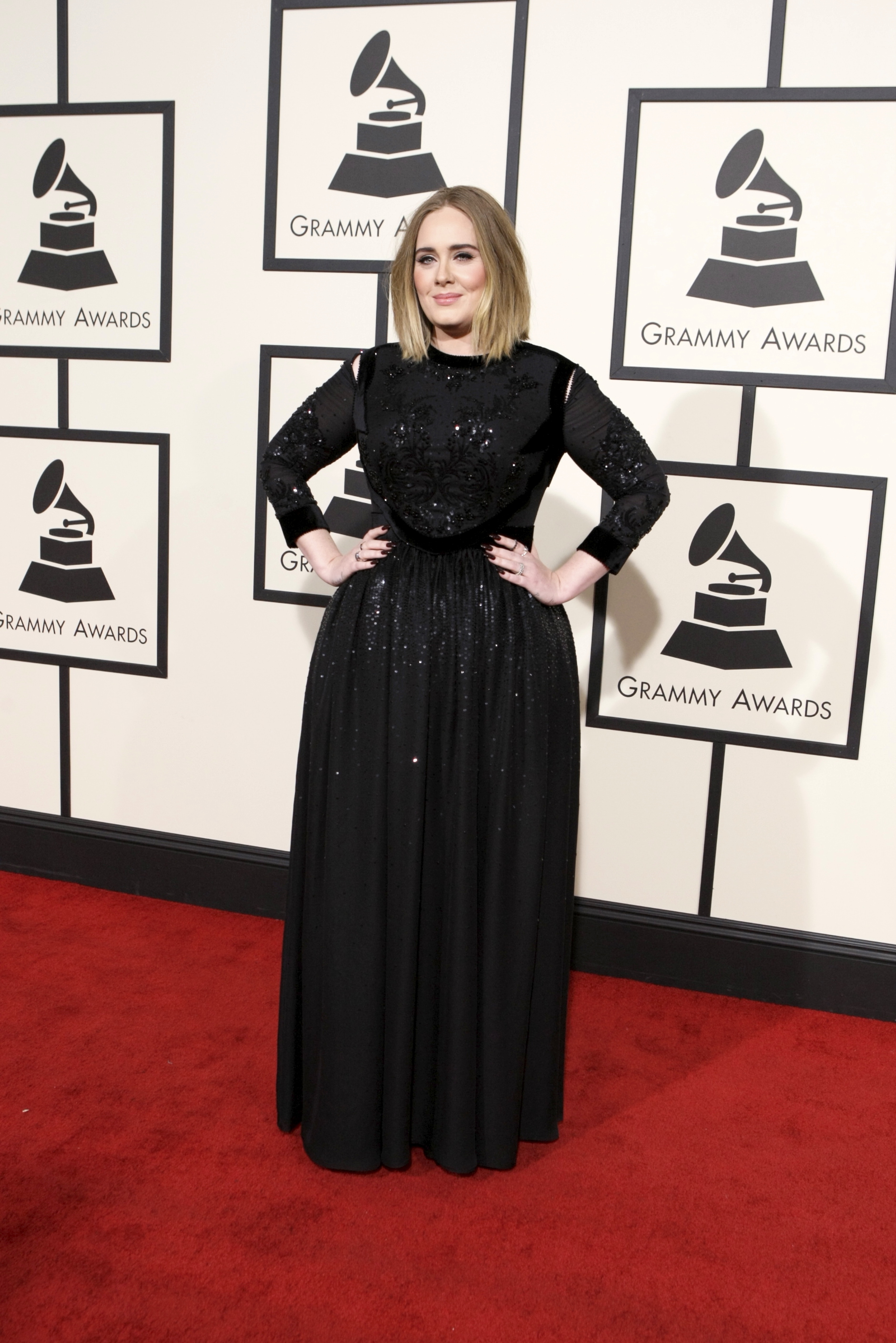 Adele en la alfombra roja de la entrega 58 de los Grammy Awards/Los Angeles, 15 de febrero 2016.