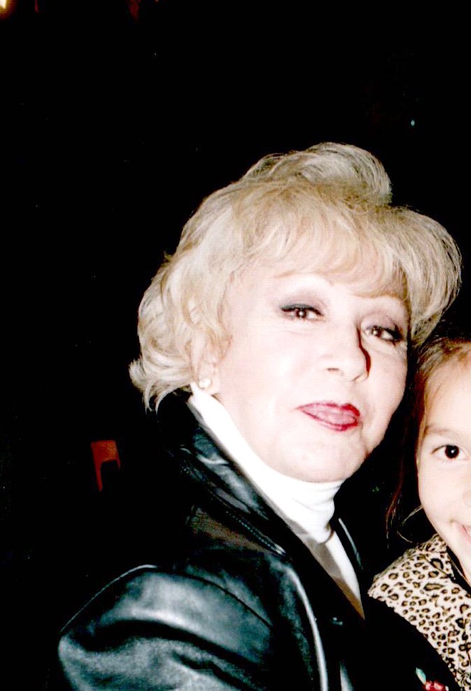 Frida Sofía siempre ha sido muy unida a Silvia Pinal, pese al distanciamiento con su familia.