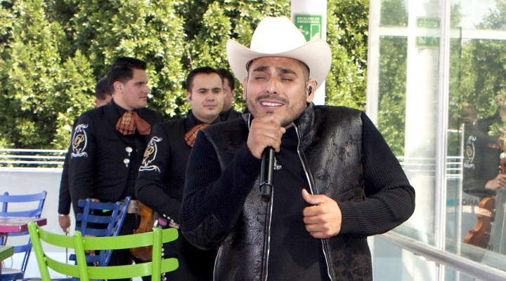 Espinoza Paz ofrece recomensa por su celular.