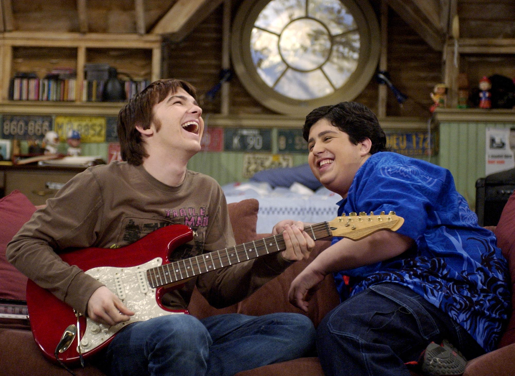 Drake Bell y Josh Peck grabando una de las escenas de ‘Drake & Josh’ en el año 2003.