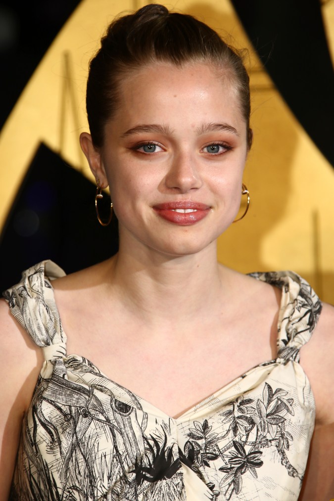 Shiloh Jolie-Pitt posa para los fotógrafos a su llegada al estreno de la película 'Eternals'.
