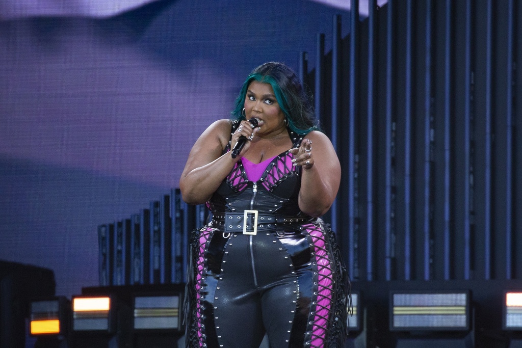 Lizzo actúa durante el Festival de Glastonbury en Worthy Farm, Somerset, Inglaterra, el sábado 24 de junio de 2023.