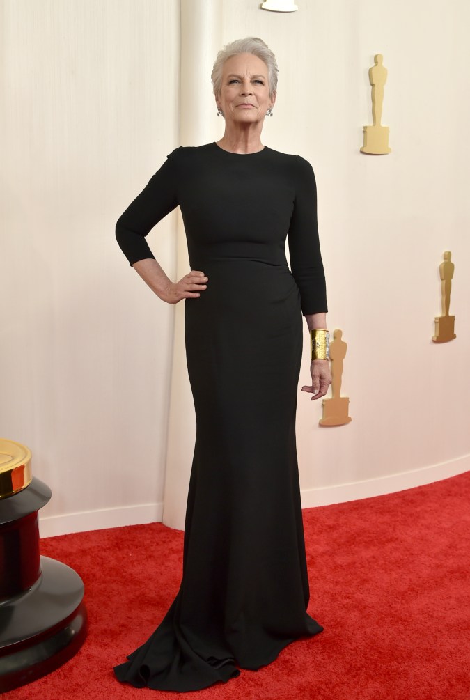 Jamie Lee Curtis en la alfombra roja de los Premios Oscar 2024