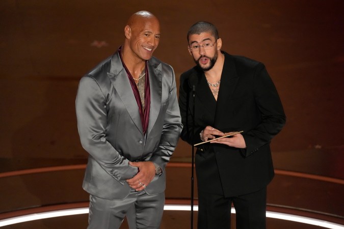 Bad Bunny y Dwayne Johnson presentaron el premio a Mejor Película Internacional