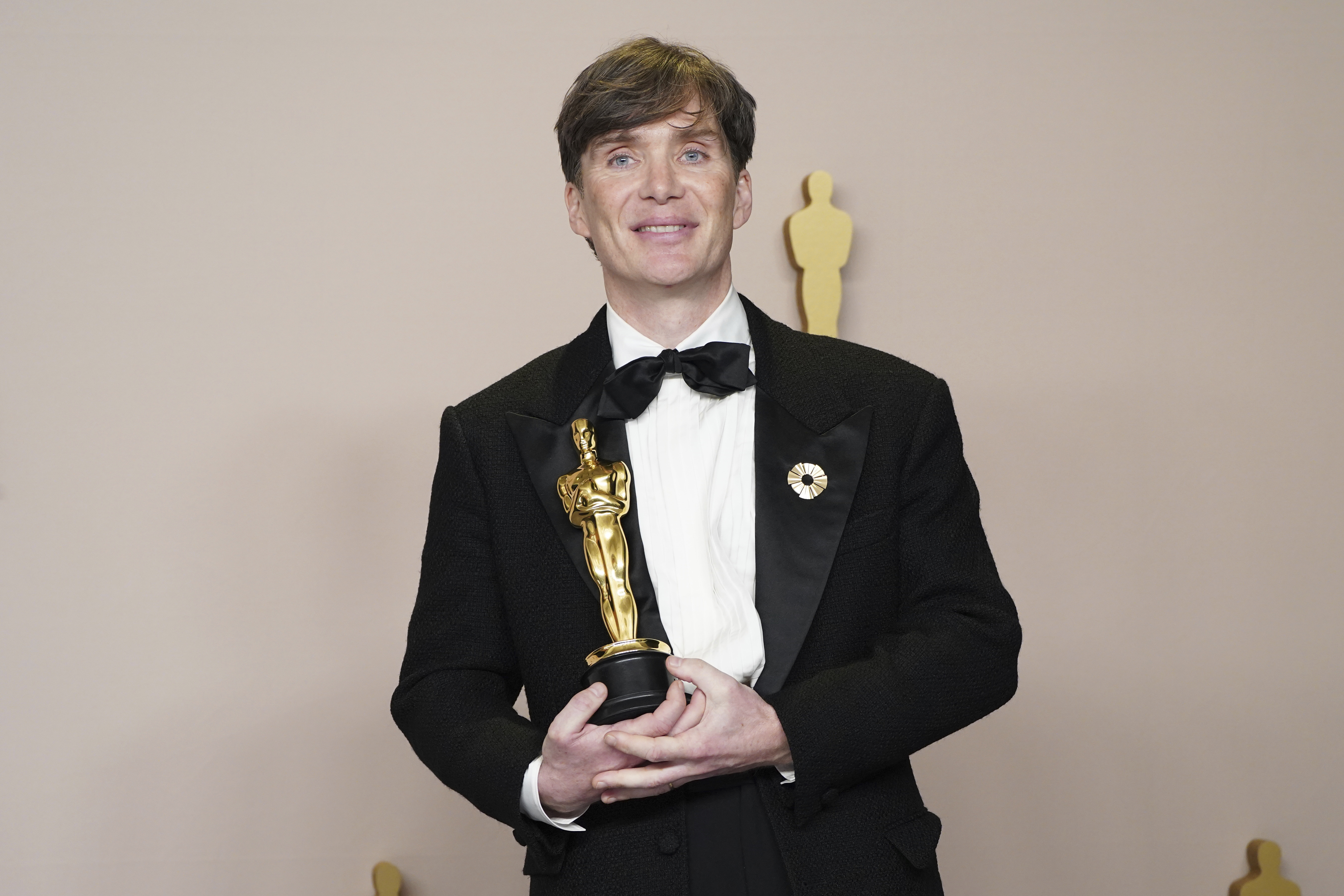 Cillian Murphy con su premio Oscar a Mejor Actor por su protagónico en ‘Oppenheimer’.