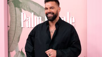 Ricky Martin vuelve a la televisión con 'Palm Royale'.