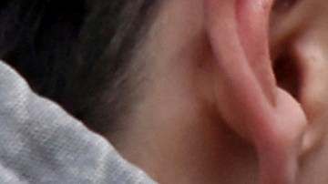 Rey Carlos asiste a la ceremonia de Pascua en el palacio de Windsor este domingo.