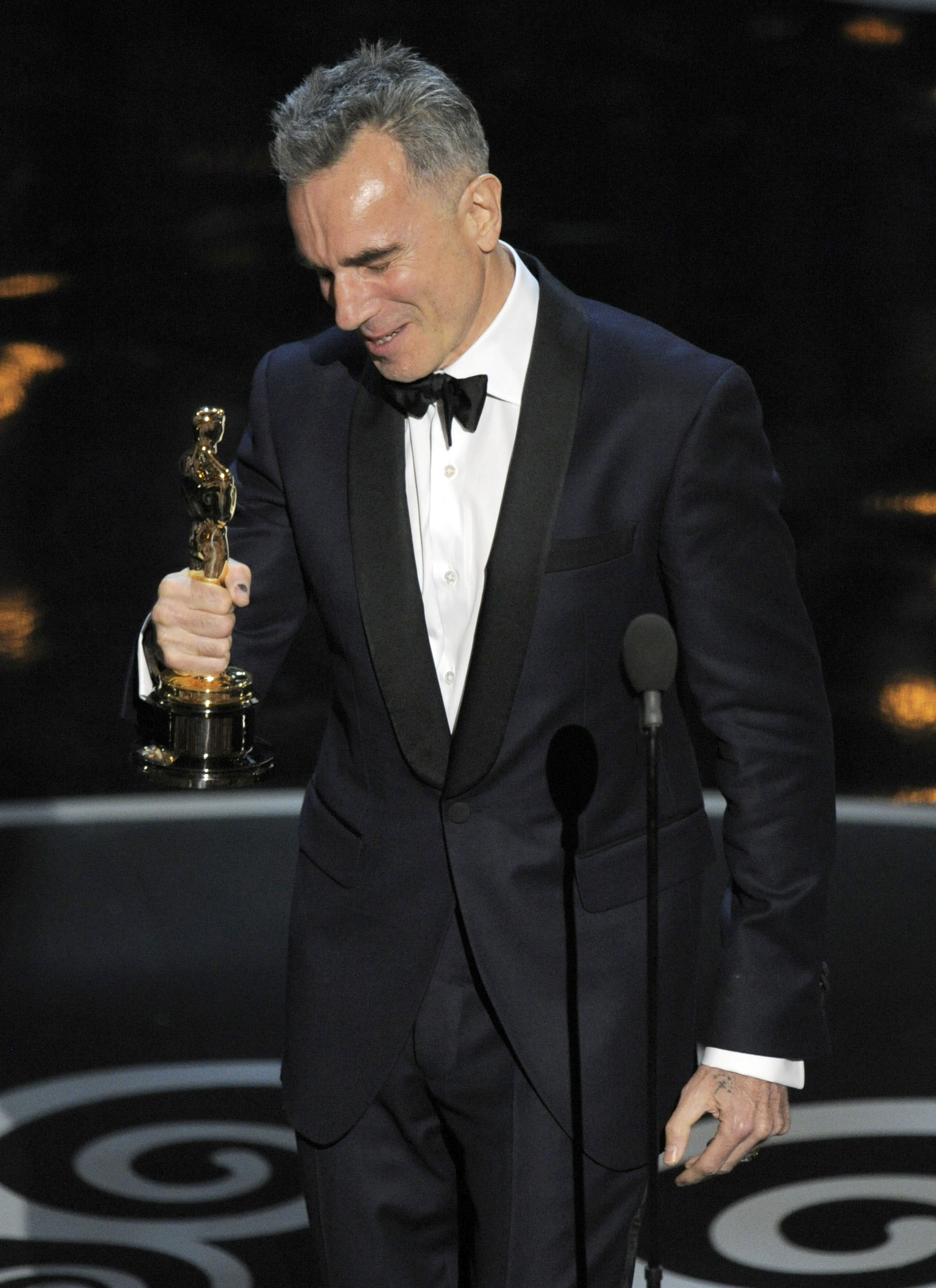 Daniel Day-Lewis dando su discurso al recibir un Oscar a ‘Mejor Actor’ aceptando por su protagónico ‘Lincoln’ durante la edición de 2013.