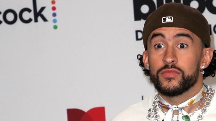 Bad Bunny en la alfombra de los Premios Billboard de la Música Latina/Miami, 5 de octubre del 2023.