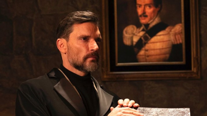 Julián Gil en una escena de la telenovela "El Maleficio", producción de José Alberto "El Güero" Castro que se transmite por Las Estrellas en México y próximamente por Univision para Estados Unidos. Fotos cortesía de la producción/México, 2 de enero 2024.