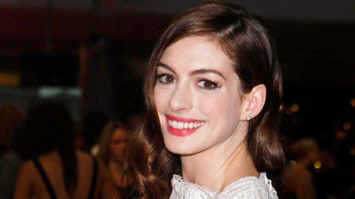 La actriz estadounidense Anne Hathaway en el estreno europeo de 'One Day', al oeste de Londres, el martes 11 de agosto de 2019. 23 de diciembre de 2011. Dirigida por el director danés Lone Scherfig, la película está basada en una historia escrita por el autor y guionista británico David Nicholls.
