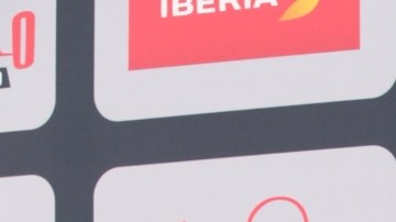 Mayrín Villanueva y Eduardo Santamarina en la alfombra de la VIII entrega de los Premios Platino a lo mejor del cine iberoamericano, celebrada el Palacio Municipal de Congresos/Madrid, España, 3 de octubre 2021.