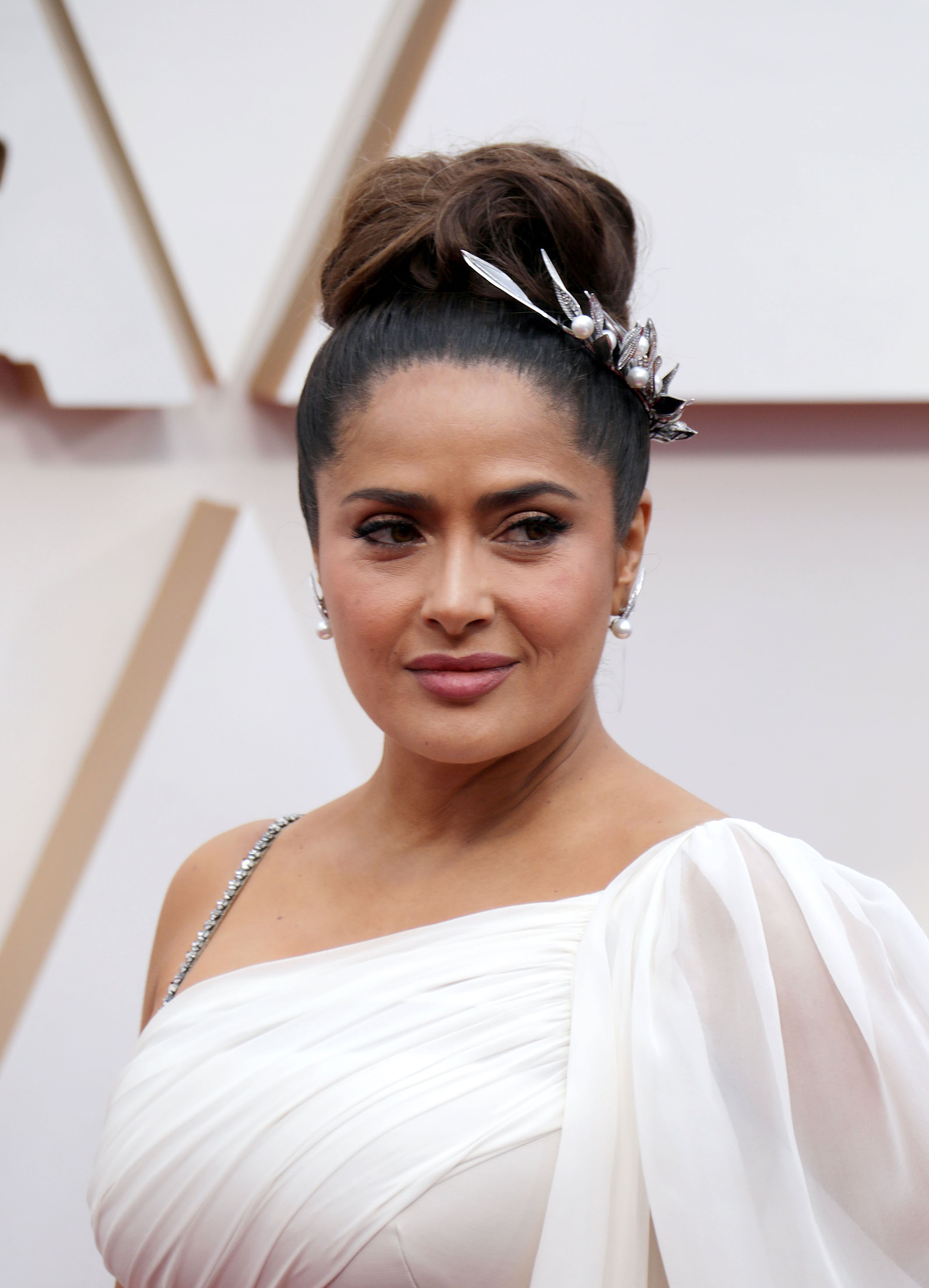 Salma Hayek durante la alfombra roja de una edición de los premios Oscar.