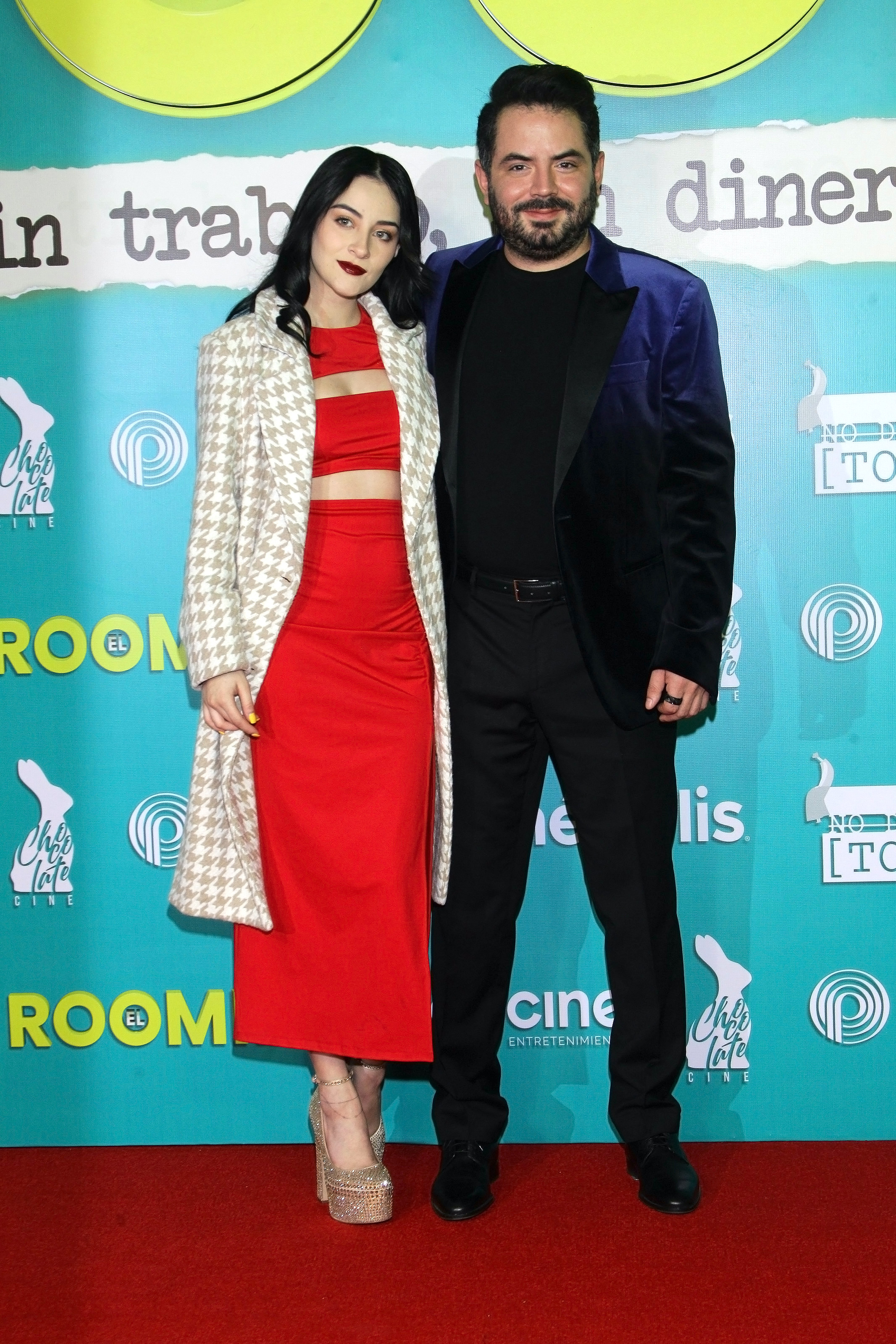 José Eduardo Derbez y su novia en la alfombra roja de la premier de la película "El Roomie"/México, 16 de enero 2024.