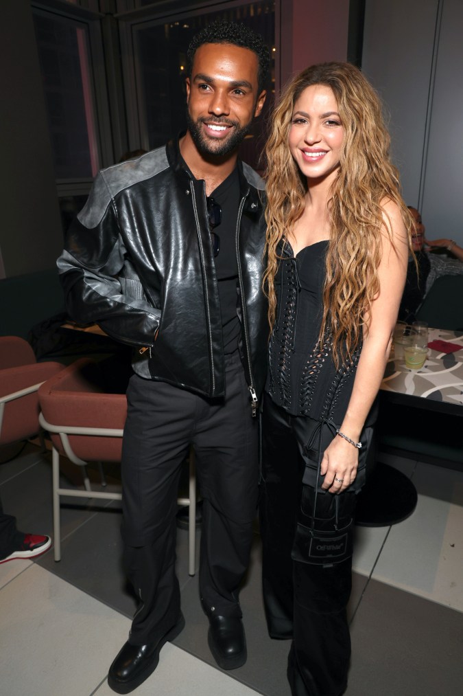 Shakira junto a Lucien Laviscount después de su concierto en Nueva York.