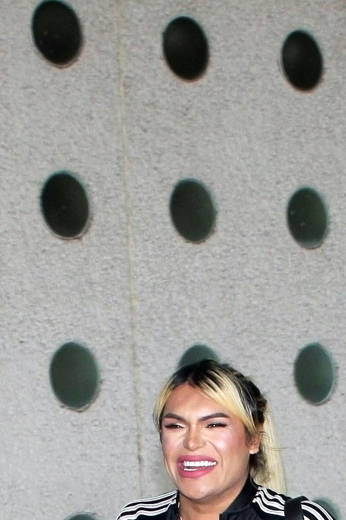 Julián Gil y Wendy Guevara estarán juntos en 'Un Amor Viejo En París'.