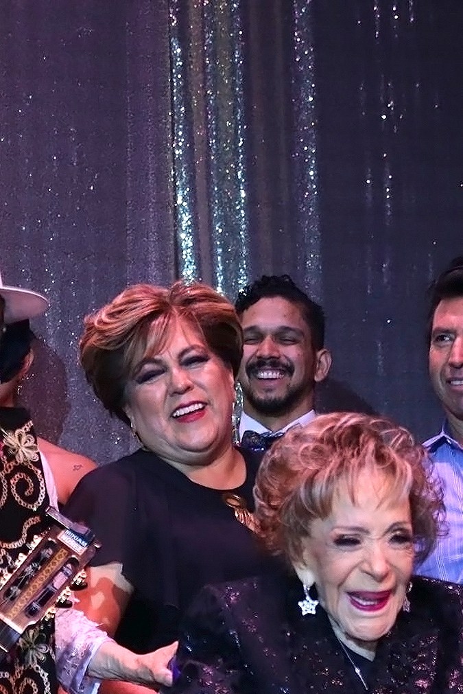 Doña Silvia Pinal recibe a sus 92 años un nuevo homenaje por sus 75 años de trayectoria artística.