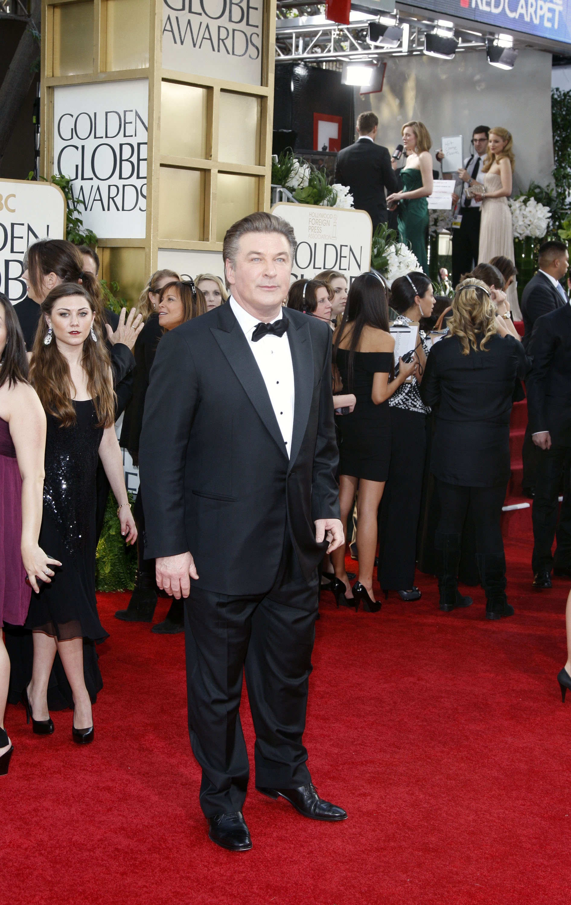 Alec Baldwin desfila por la alfombra roja de la entrega número 68 de los "Golden Globes Awards", que reconocen a lo mejor del cine y la televisión/Los Angeles, 16 de enero del 2011.