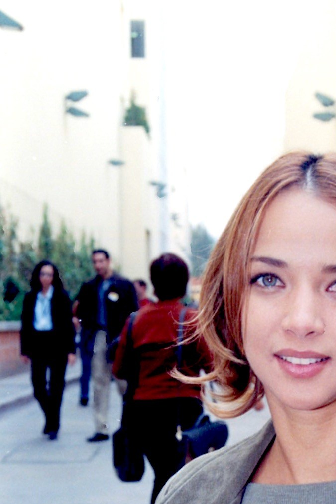 Adamari López en las instalaciones de Televisa graba la telenovela ‘Amigas y Rivales’ en México, 2001.